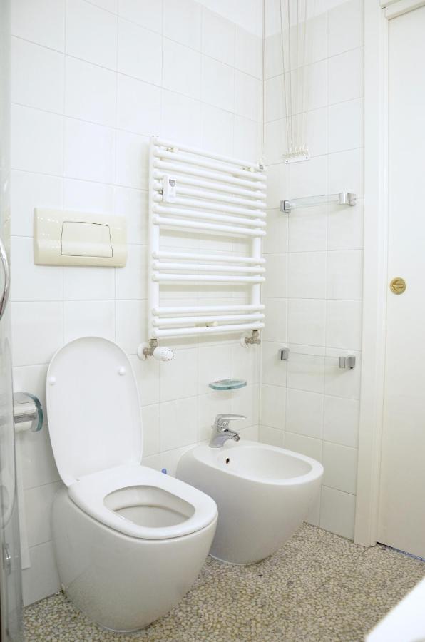 New Renovated Apartment With Balcony Porta Romana Milão Exterior foto