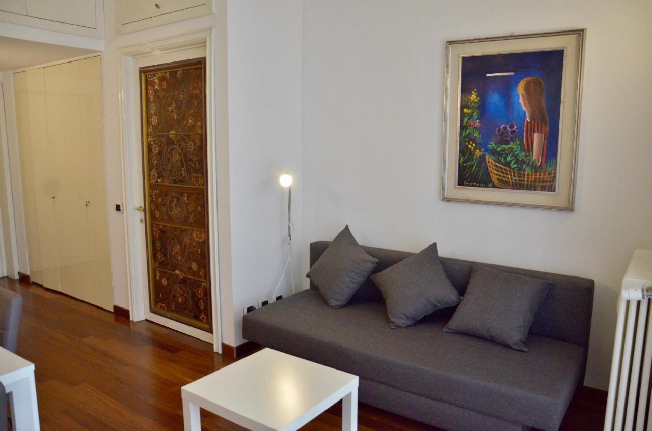 New Renovated Apartment With Balcony Porta Romana Milão Exterior foto