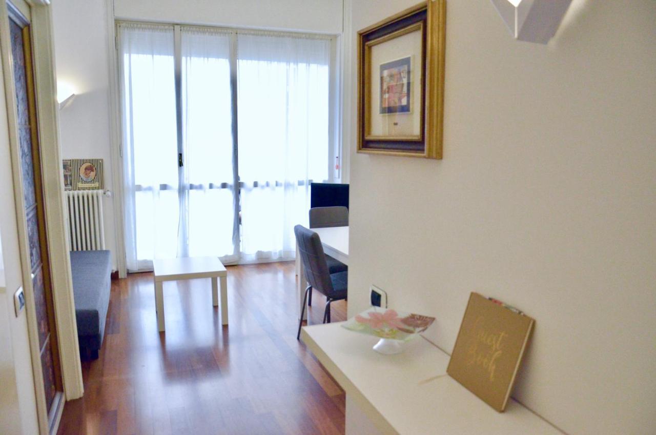 New Renovated Apartment With Balcony Porta Romana Milão Exterior foto